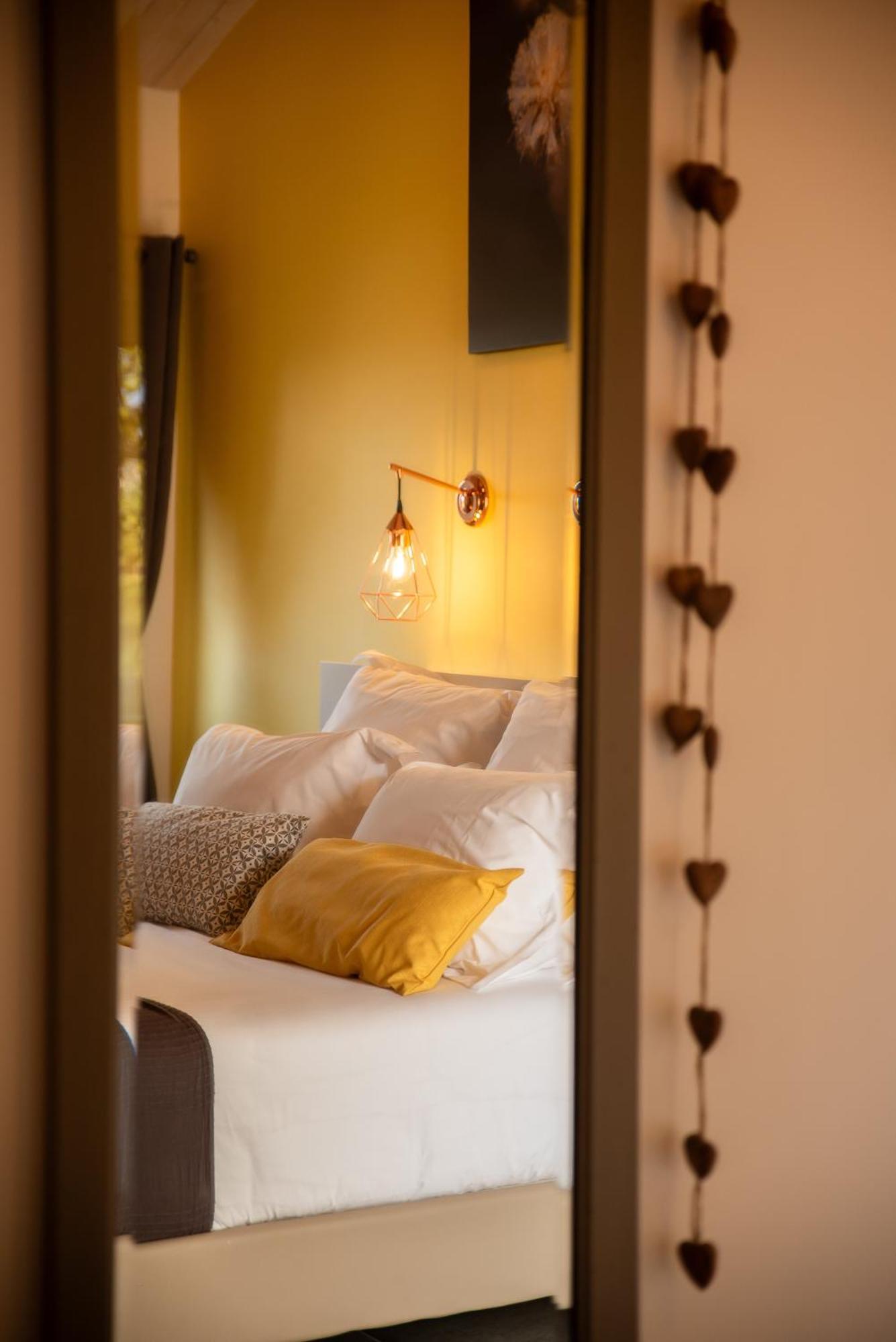 Domaine Forvent Bed & Breakfast Saint-Julien-de-Peyrolas Екстериор снимка